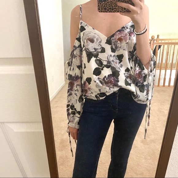 3 Floral Blouse Bundle Size SSM - Picture 9 of 11